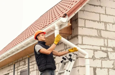 Pose et remplacement de gouttières à Famechon